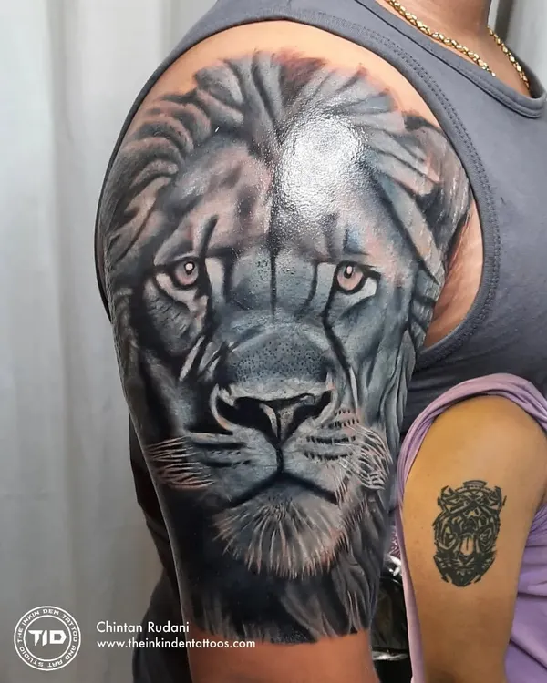 A story of transformation, replacing an old chapter with a symbol of courage and strength. This realistic lion tattoo was designed to completely cover a previous piece, seen here for comparison. I used intricate shading and detail to ensure the new art stands on its own, representing a powerful new beginning for the client.
