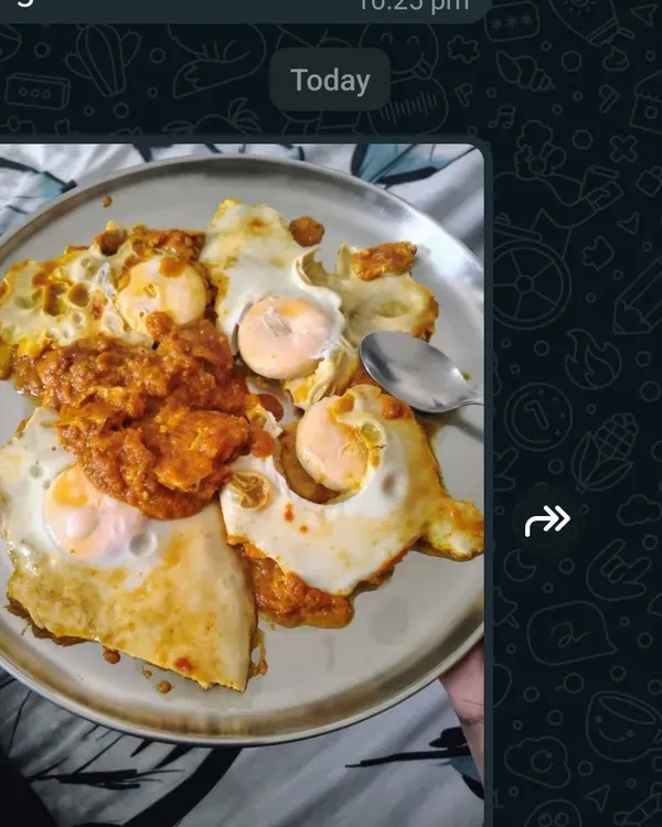 Open conversation with clients is key. This screenshot of a client's meal shows our regular check-ins, which allow me to track progress, provide feedback, and adjust their plan.