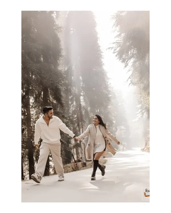 A joyful run through a sunlit, snowy path in Gulmarg, Kashmir. This pre-wedding shoot was about capturing the couple's adventurous spirit against a breathtaking natural backdrop.