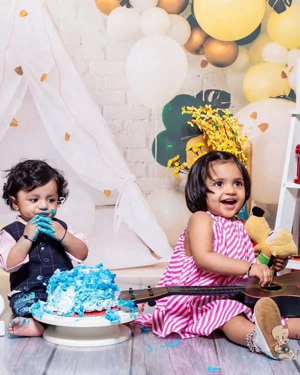 A half-birthday is a perfect excuse for a celebration. This fun cake smash session for siblings was full of laughter, with a simple and sweet setup to mark the six-month milestone.