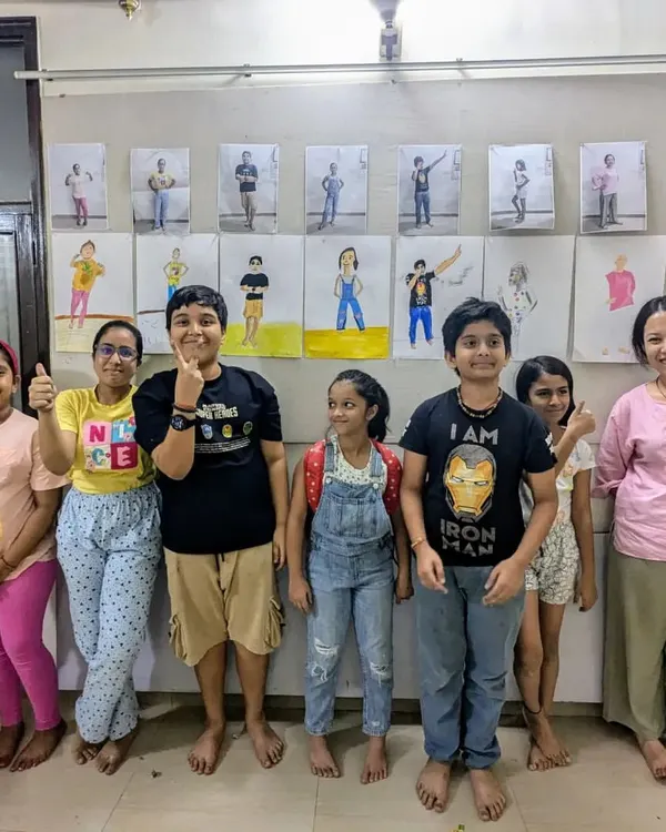 A great finish to our weekend figure drawing class. The students are standing proudly in front of their completed artworks, showing the variety of poses and styles they explored.