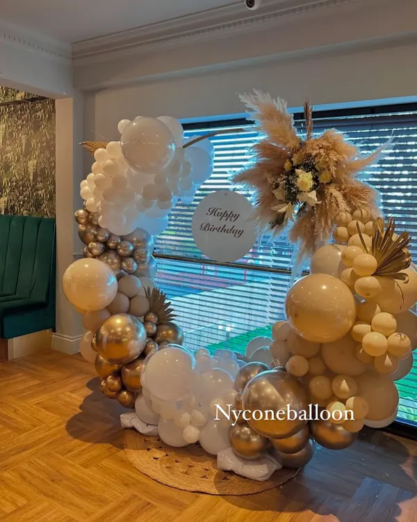 This boho-chic birthday setup is perfect for creating a sophisticated and trendy atmosphere. I used a mix of pampas grass, white roses, and a palette of white, cream, and gold balloons on a circular frame to achieve this elegant look.