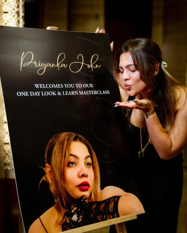 A warm welcome to my one-day Look & Learn Masterclass. This is where aspiring artists come to elevate their skills, and I am always so excited to greet every student who joins.