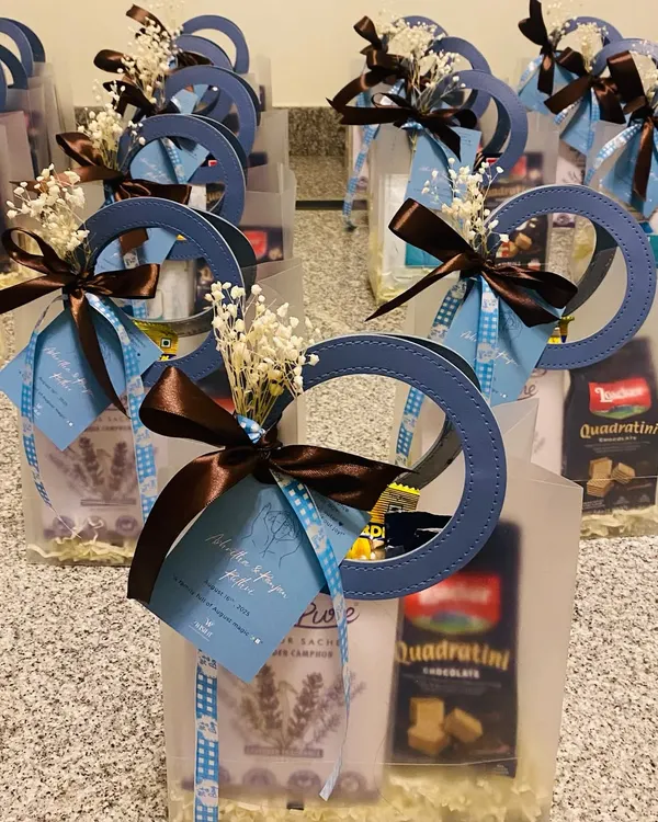 A row of beautifully assembled newborn announcement favors. The combination of blue, brown, and white creates a gentle and elegant look, perfect for celebrating a new arrival.