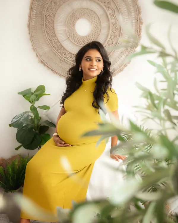 A quiet moment of reflection for this glowing mumma-to-be. The natural light and earthy tones of my boho-chic studio setup create a serene and calming atmosphere for your maternity portraits.
