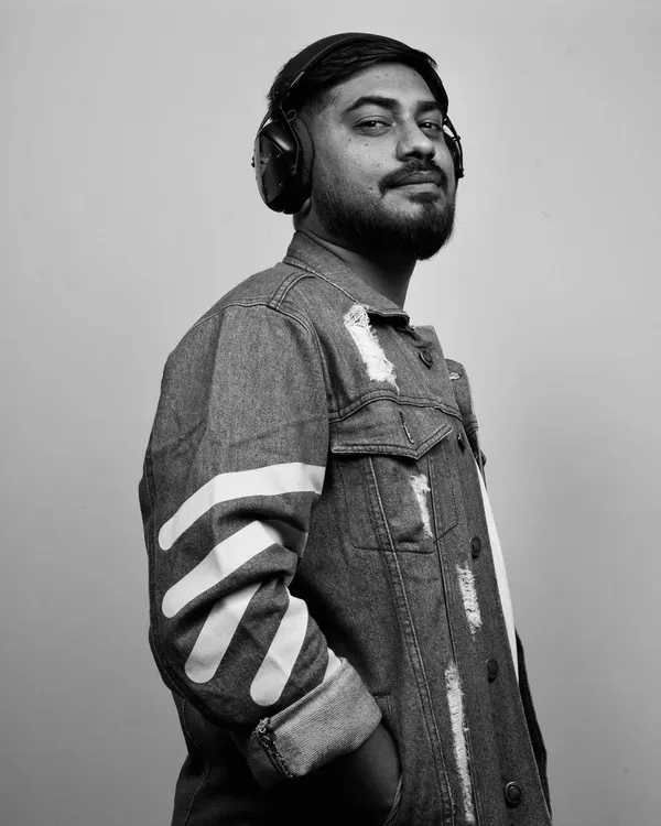 This is me, ready to take on any challenge. The music industry requires confidence and resilience, and I bring that strength to my creative process and collaborations.