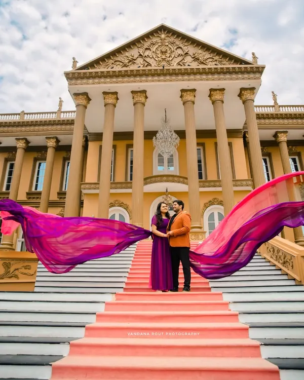 This is where your love story becomes a work of art. We specialize in creating grand, cinematic pre-wedding photos against breathtaking backdrops, ensuring every frame feels like a scene from a movie.
