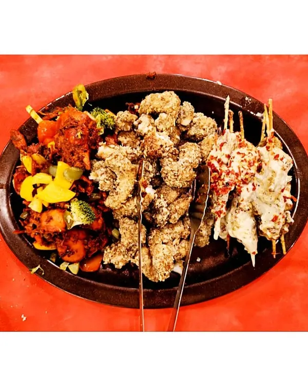This platter is a crowd-pleaser, featuring crispy breaded chicken, succulent malai tikka skewers, and a spicy chicken stir-fry. It’s a perfect combination of textures and flavours for any party.