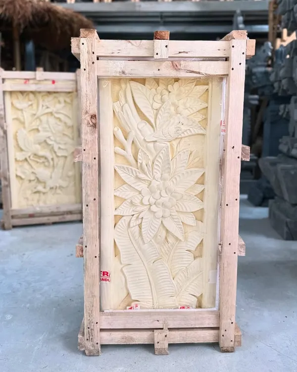 Another one of our gorgeous Balinese wall panels, ready to be shipped. This vertical panel features a lush, tropical floral design, hand-carved to bring a piece of paradise to your walls.