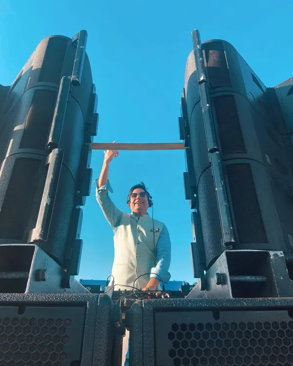 Baraat scenes are always so high, they almost reach the sky. This was indeed one beautiful day, with the sound system ready to make some noise.
