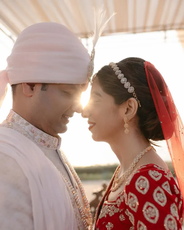 A perfect moment captured during a Goa wedding, with the setting sun creating a magical, golden glow. This is the kind of dreamy, romantic light I love to work with for pre-wedding and wedding day portraits.