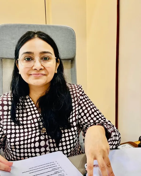 Welcome to my practice. My goal is to combine medical expertise with personalized care. During our consultation, I will listen to your concerns and develop a treatment plan based on proven science to deliver the best possible results for you.