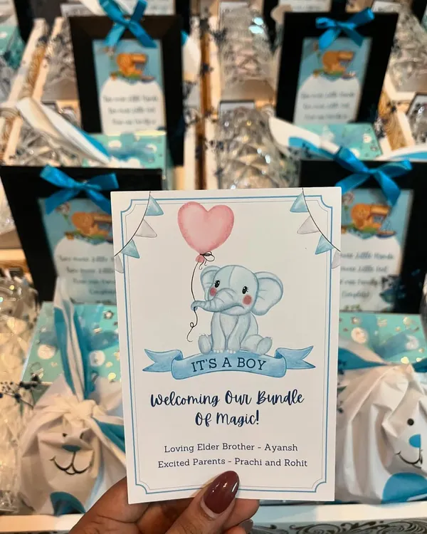 Announce your joy with this "It's a Boy" hamper. This image shows the personalized announcement card, which welcomes the new bundle of magic and names the excited parents and sibling.