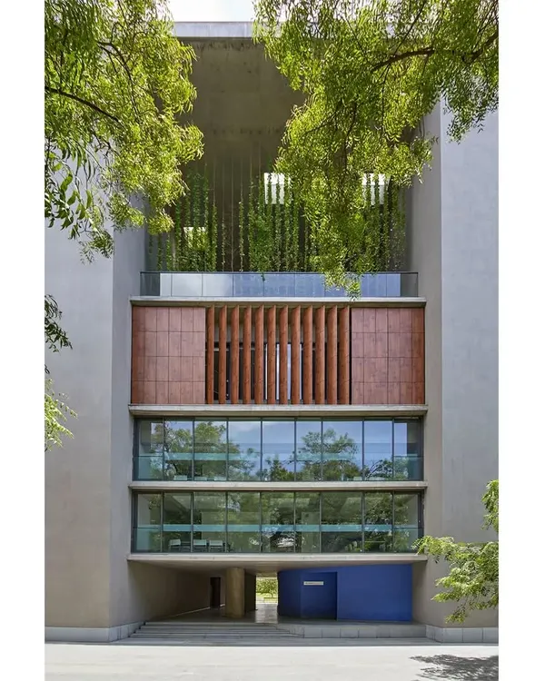The facade of the School of Arts and Sciences at Ahmedabad University demonstrates our approach to climate-responsive design. The integration of terracotta louvers, extensive glazing, and verdant rooftop gardens creates a building that breathes, connecting the interior learning environments with the natural landscape.