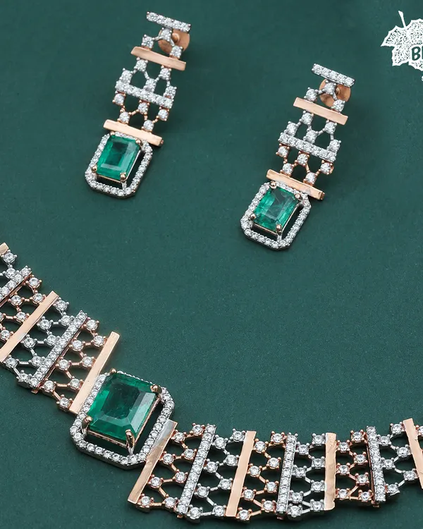 The Emerald Zarnaya set, where deep green emeralds are framed by a lattice of brilliant diamonds and 18ct rose gold. This is a modern interpretation of regal charm, designed for festive occasions.
