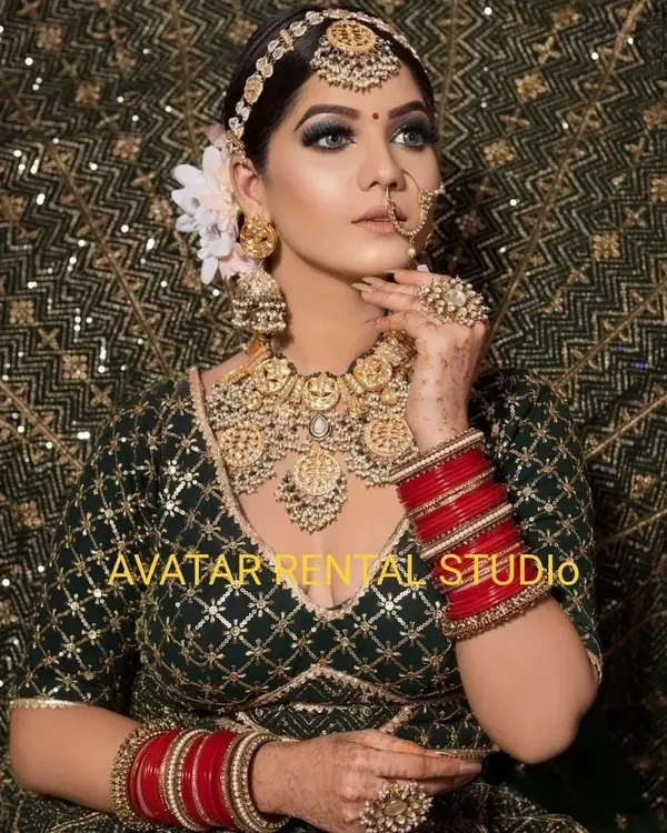 This is my signature full bridal look. I create a flawless, photo-ready base with dramatic smokey eyes, paired with a gorgeous rental lehenga and heavy bridal jewelry to make you the star of your big day.