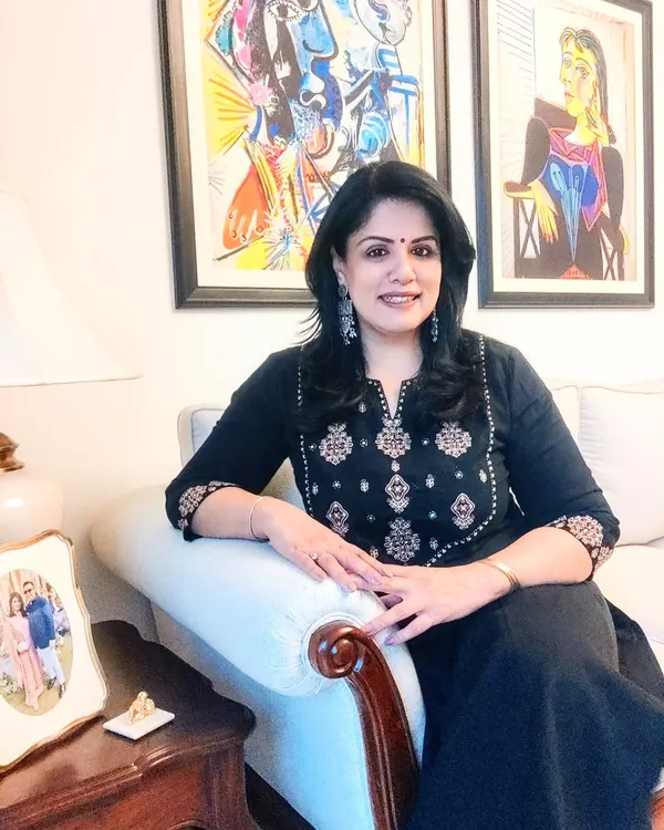 This comfortable black kurta set is my go-to outfit for a reason. The embroidery on the kurta is quite detailed, so I chose to wear only my 92.5 silver earrings and skipped a necklace for a balanced look.