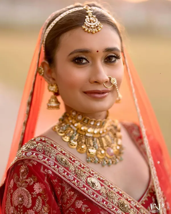 This is the essence of my bridal philosophy: timeless, radiant, and all about you. I focus on creating flawless, glowing skin and enhancing your features so you look and feel like the most beautiful version of yourself.