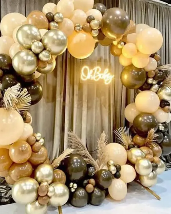 This is one of my most popular modern baby shower designs. I create a full organic balloon ring using a sophisticated palette of beige, brown, and metallic gold, which is perfect for a stylish event. The "Oh Baby" neon sign adds a warm glow and serves as a beautiful centerpiece for photos.