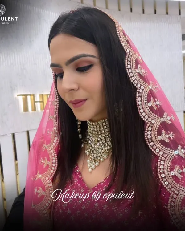 We crafted this soft and romantic look, perfect for a pre-wedding event or the main ceremony. The focus is on flawless skin, subtle pink eyeshadow that makes the eyes pop, and a delicate dupatta setting that frames the face beautifully.