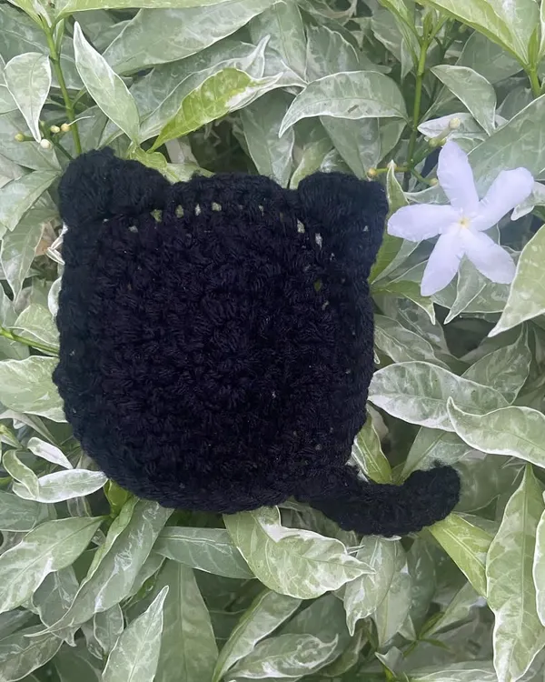 A clear shot of my black cat-shaped coaster. I can make this handmade beverage coaster in other colors if you want to match your room.