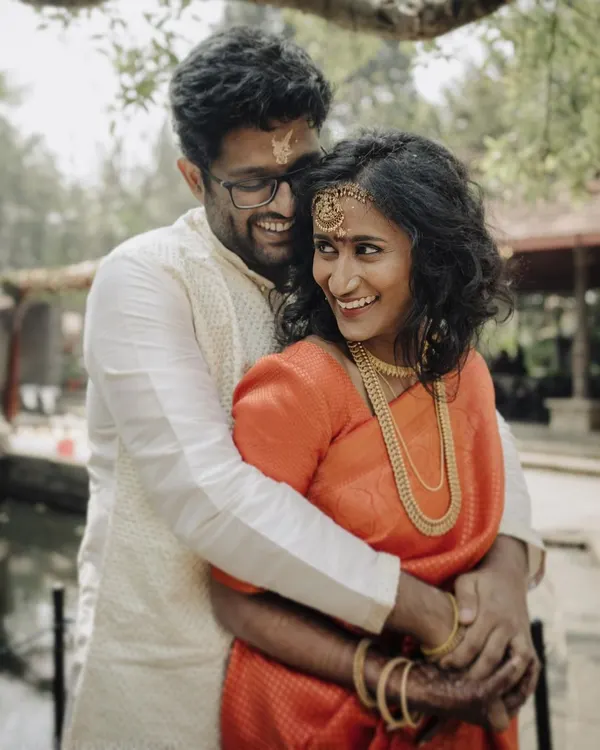 An embrace that feels both candid and timeless. I love capturing these quiet, happy moments for couples, where their natural connection shines through, framed by soft, natural light.