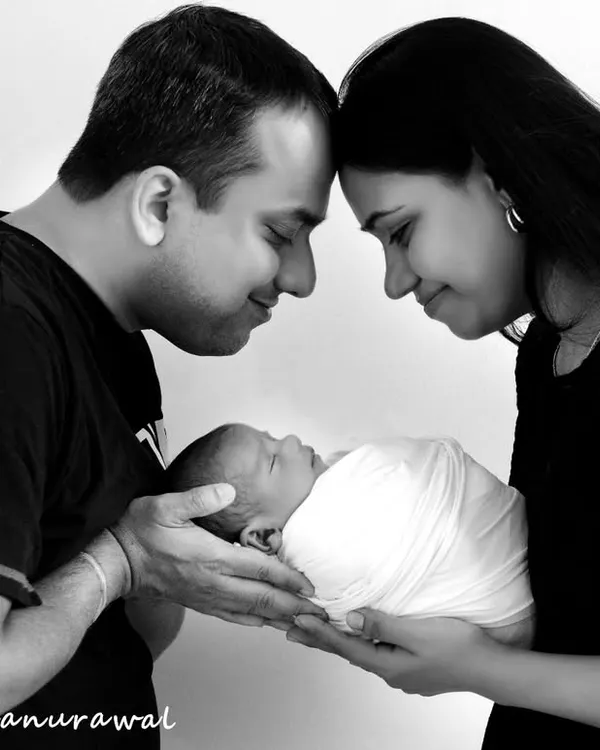 This is what it's all about: the quiet, powerful connection as you hold your new world in your hands. I focus on capturing these unscripted, emotional moments between parents and their baby, creating timeless black and white portraits that you will treasure forever.