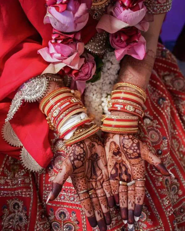 Here is the final look of my bridal henna, beautifully complementing the bride's attire on her wedding day. The rich, dark stain is the result of my all natural henna paste, which I mix myself to ensure a gorgeous and long lasting color.