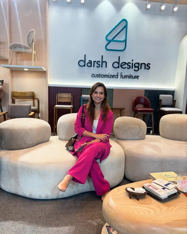 A visitor enjoying our curved modular sofa at the IDAC exhibition. This piece was a big hit, showing how custom seating can be both comfortable and sculptural.