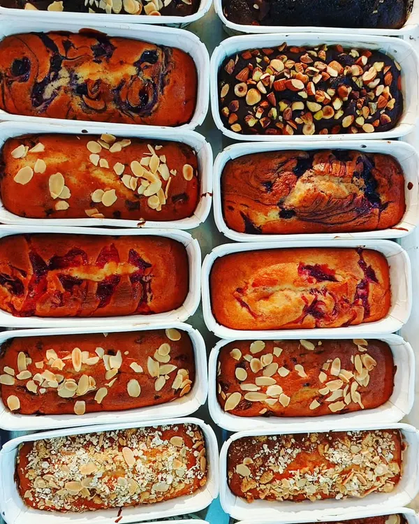 A beautiful assortment of freshly baked loaf cakes from our baking diploma course. Students learn various recipes, including fruit-swirl and nut-topped varieties, all completely eggless.