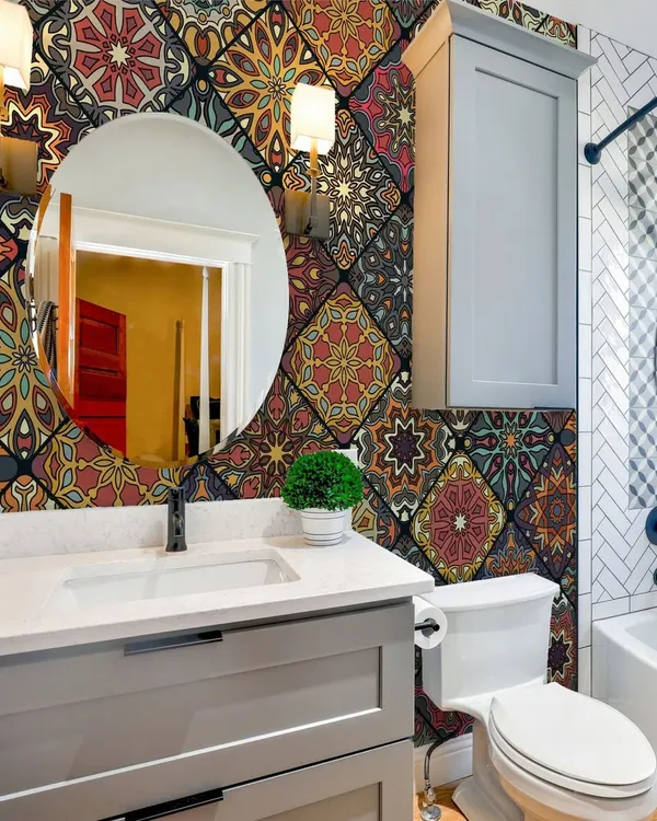 Our Traditional Blooming Pattern wallpaper adds a burst of color and intricate design to this bathroom. It’s a great way to introduce a classic Indian aesthetic into even the smallest of spaces.