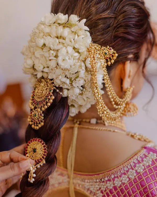 A detailed look at a traditional South Indian bridal braid. In my class, we dive deep into techniques for weaving flowers and gold accessories seamlessly into the hair for a rich, cultural look that is both secure and beautiful.