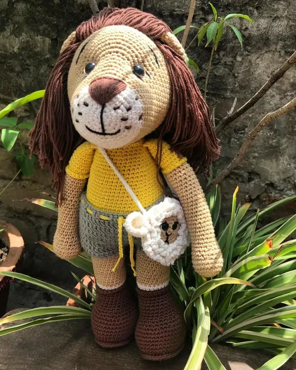 Here is Jireh the lion, standing tall with his lamb bag. I used a soft brown yarn for his magnificent mane and dressed him in a yellow shirt and grey shorts.
