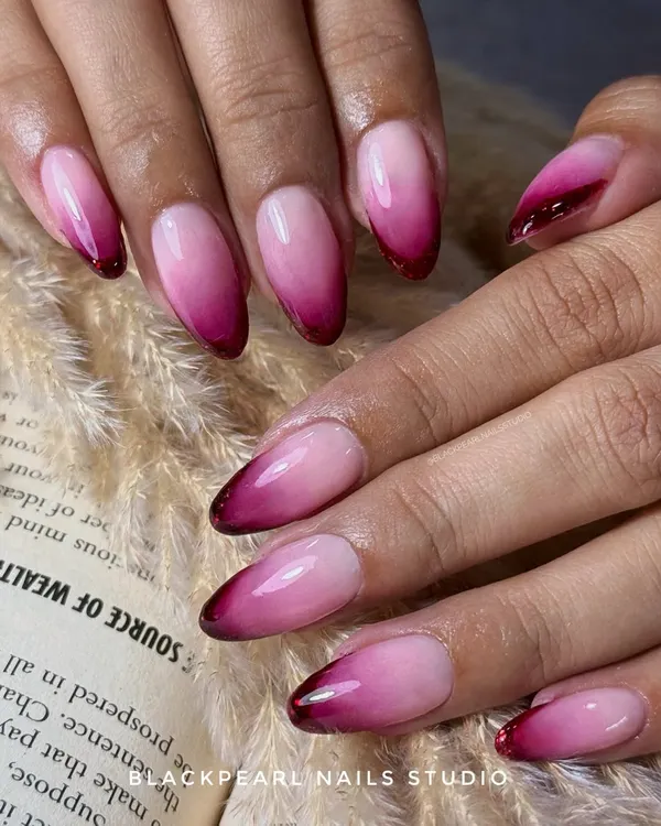 This is one of my favorite looks to create. It features a soft blush pink base that blends seamlessly into a rich berry, finished with a deep wine glitter French tip. This design combines precise ombré blending with detailed glitter work for a result that is both romantic and luxurious.