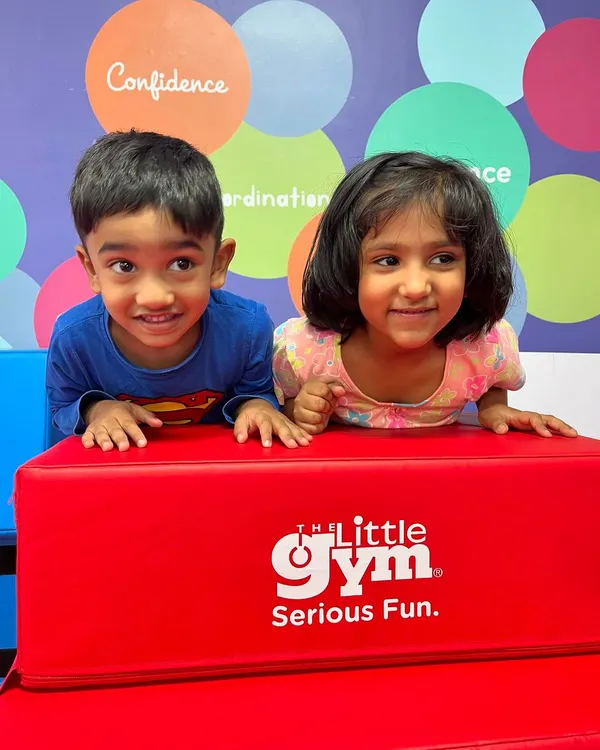 The curious and happy faces of two friends enjoying their time at the gym. These moments of shared fun are what our parties are all about.