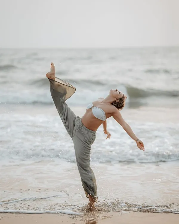 This shot captures pure energy and movement against the serene backdrop of the ocean. I specialize in freezing these perfect, dynamic moments during lifestyle and fashion shoots, using the natural light of the sunset to create a beautiful, warm glow.