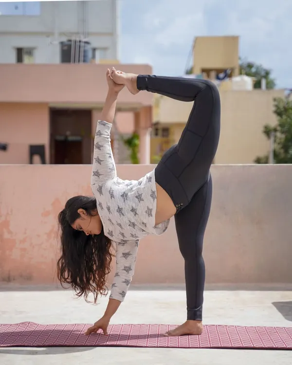The Sugarcane pose (Ardha Chandra Chapasana) is a beautiful mix of balance and flexibility. We can break down poses like this to improve your hip and quad flexibility step-by-step.