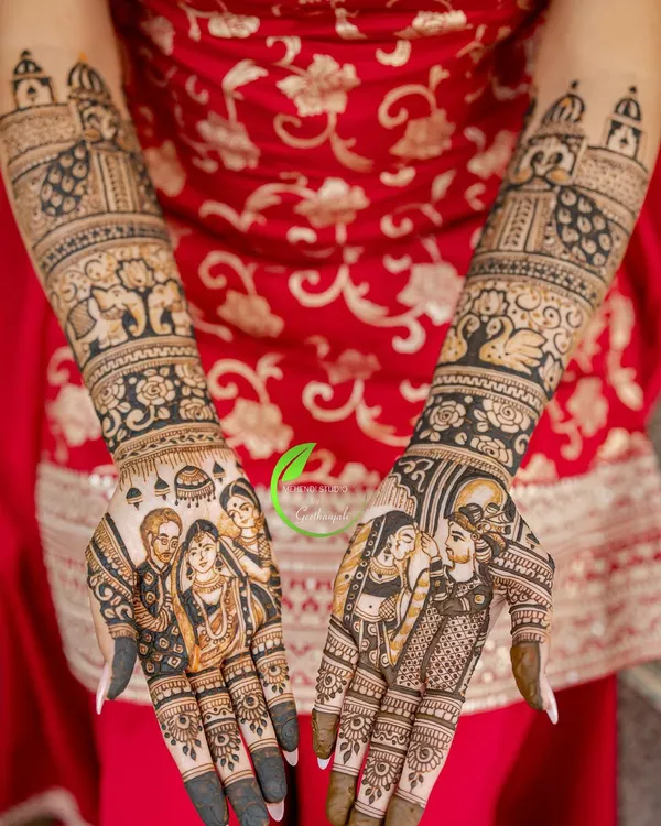 This is what I love to do most, telling a bride's story through intricate portrait mehendi. This full-coverage bridal henna features detailed figures of the couple's family, surrounded by traditional motifs, making it a true masterpiece for her special day.