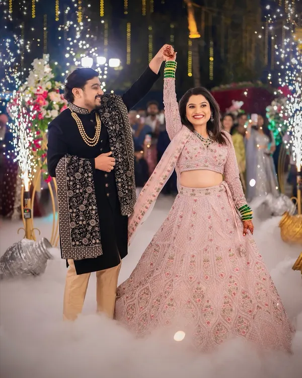 A magical first dance at a Sangeet, with the couple surrounded by cold pyro fireworks and a cloud of smoke. A truly cinematic moment.