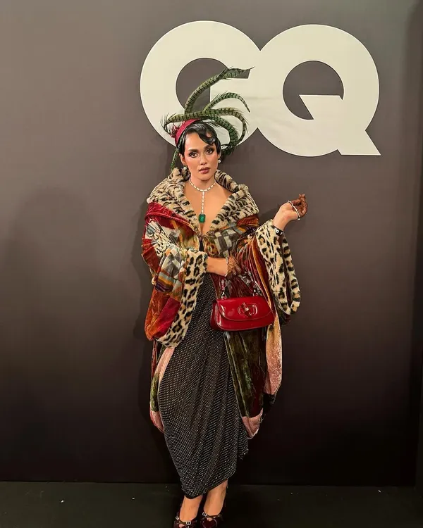A full-length shot of influencer Neha Singh at the GQ Best Dressed event. I created her vintage-inspired hairstyle, complete with a feathered headpiece, to perfectly match the event's theme and her extravagant outfit.