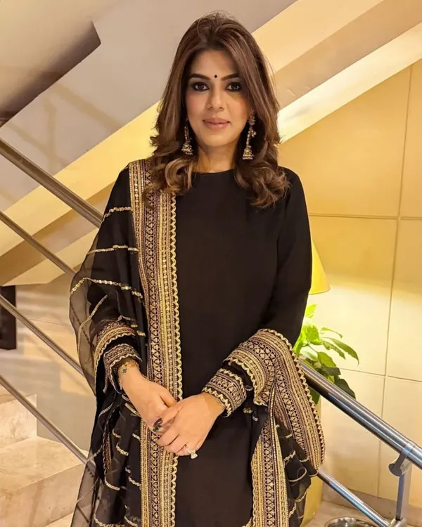 Creating soft, elegant waves for the gorgeous Pooja Dadlani. This open hairstyle is perfect for framing the face and adding a touch of glamour to her traditional outfit.