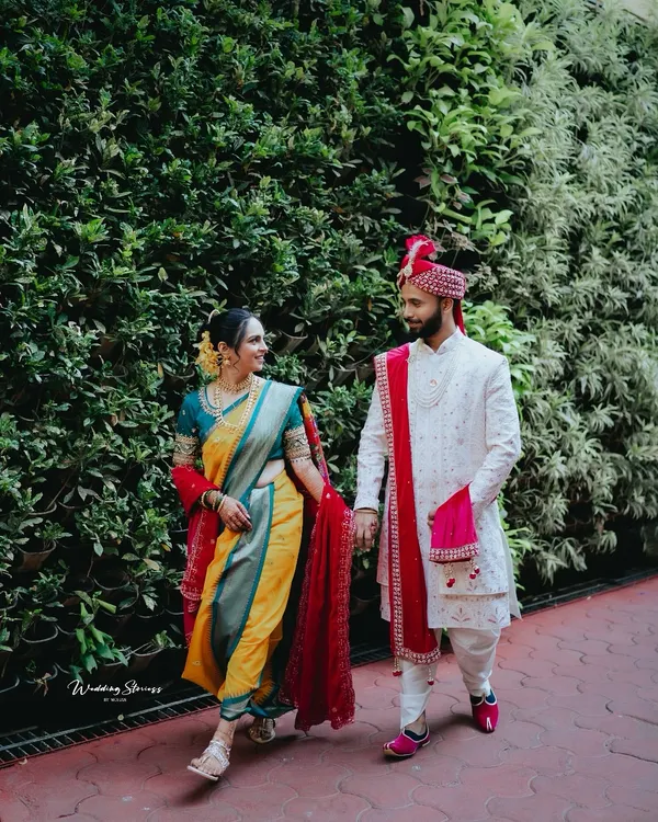 This is the kind of moment I live for. A happy, natural walk together after the rituals, with the bride in a traditional yellow and green Nauvari saree and the groom in his classic attire. It’s a perfect, unposed memory from a Maharashtrian wedding.