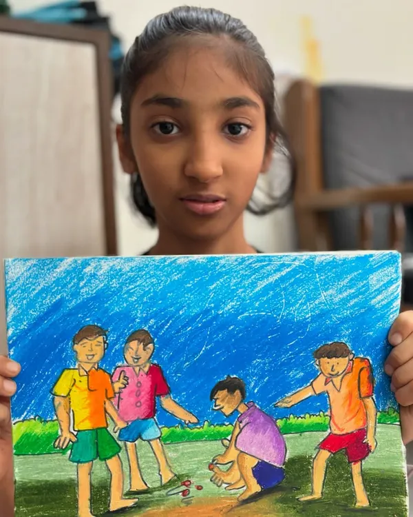 A student displays her memory drawing of children playing marbles. This is a key subject for grade exams, and we practice capturing movement and interaction between figures.