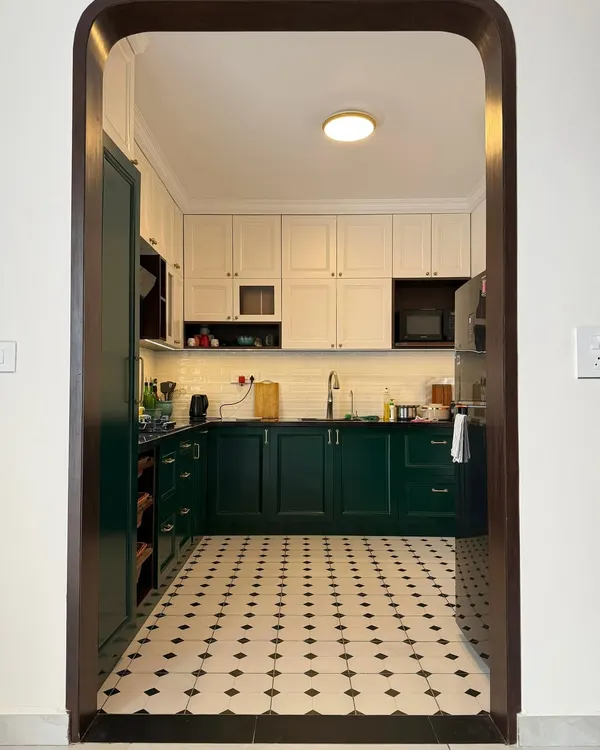 Green, grounded, and knows her worth. This kitchen, framed by a custom arch, walks in like she owns every spice jar. It’s a perfect example of how we blend bold color with classic design for a space that feels both timeless and totally you.