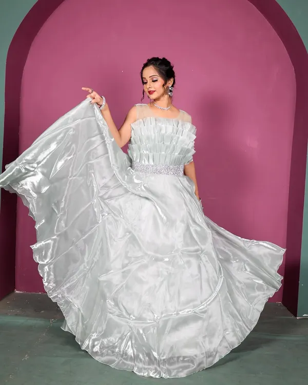 This shimmering light blue gown creates a fairytale moment. The flowing organza fabric and ruffled bodice are perfect for a pre-wedding shoot or a glamorous evening event.
