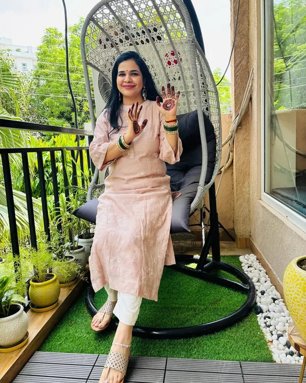My Hariyali Teej look. I designed this simple pink mul kurta and celebrated with full festive spirit, complete with mehendi and green bangles.