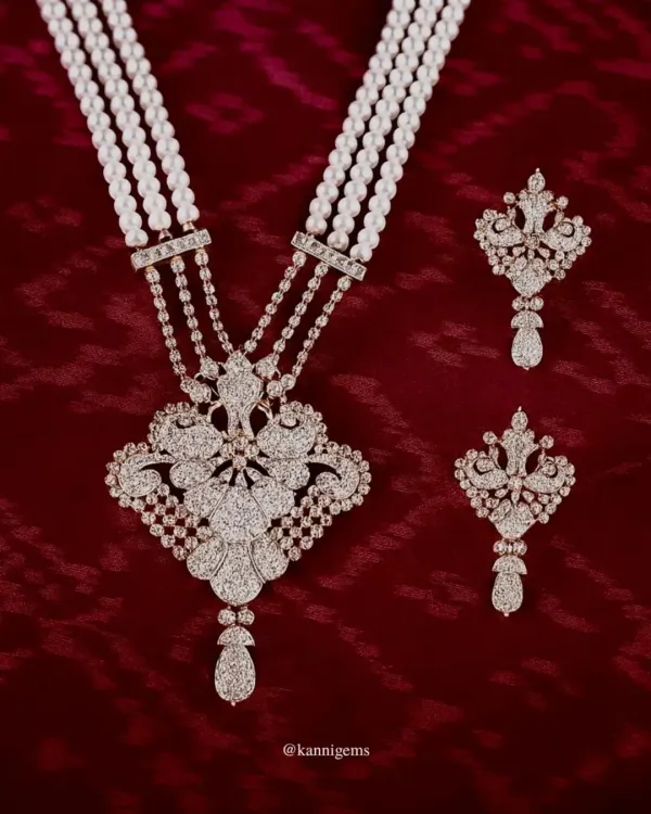 An heirloom in the making, where the eternal glow of diamonds meets the timeless elegance of pearls. I crafted this set for the bride who carries tradition with grace and celebrates her sparkle with confidence.