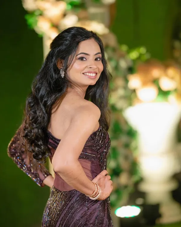 Kept it minimal, magical, and oh-so-regal for her reception night. This look proves that less is truly more, with soft waves and a subtle glow that is pure luxury.