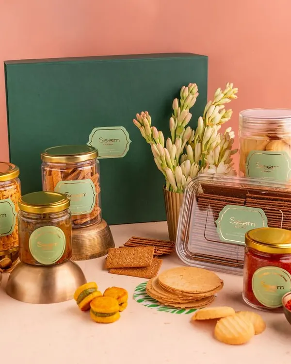 Chai. Gupshup. Snacks to match. My Chai & Gupshup Hamper brings comfort and conversation together, filled with a variety of tea-time snacks, chutneys, and more.