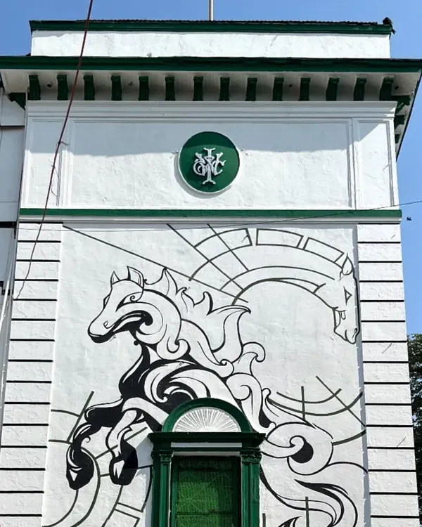 Horsin' around on this iconic building at the Mahalaxmi Racecourse. We were asked to keep it minimal to match the vibe, and this is what we came up with.